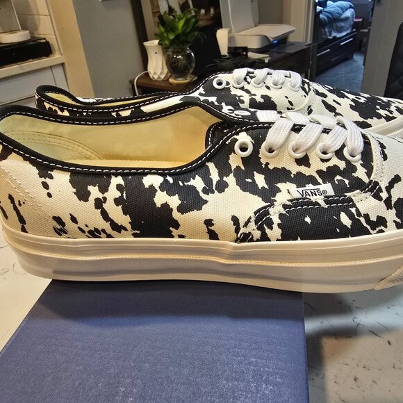Vans Premium Cow Authentic Authentic 44 Unisex Fashion Shoes VN000EBNBPT1 10.5 - Picture 1 of 14